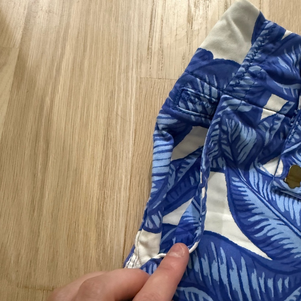 Vineyard vines blue banana leaf chino shorts - Picture 7 of 13